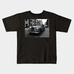 Classic luxurious vintage car in Cambridge, England, UK Kids T-Shirt